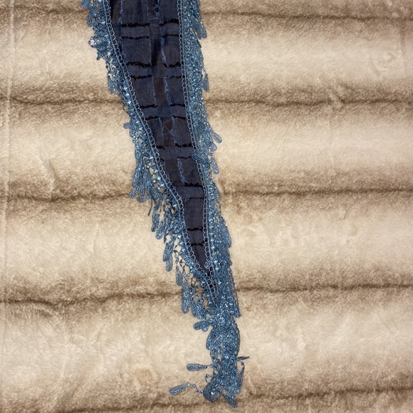 Scarf with blue fringes linen polyester mix - Picture 9 of 9